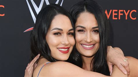 brie bella nude|Nikki and Brie Bella Share Pics From Their Nude Maternity。